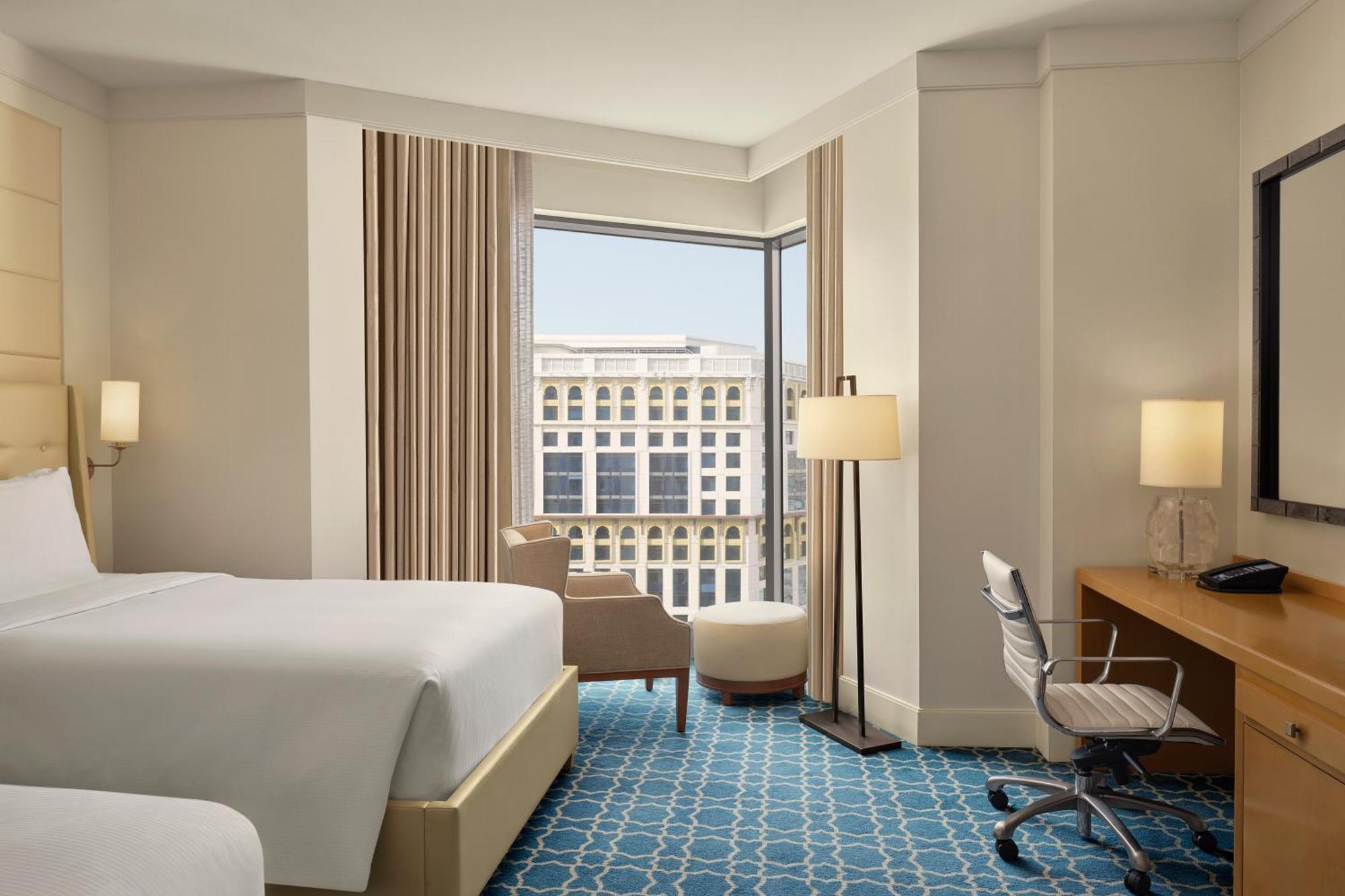Hilton Hotel & Convention Jabal Omar Makkah Mekka Kültér fotó A guest room at the Hilton Austin