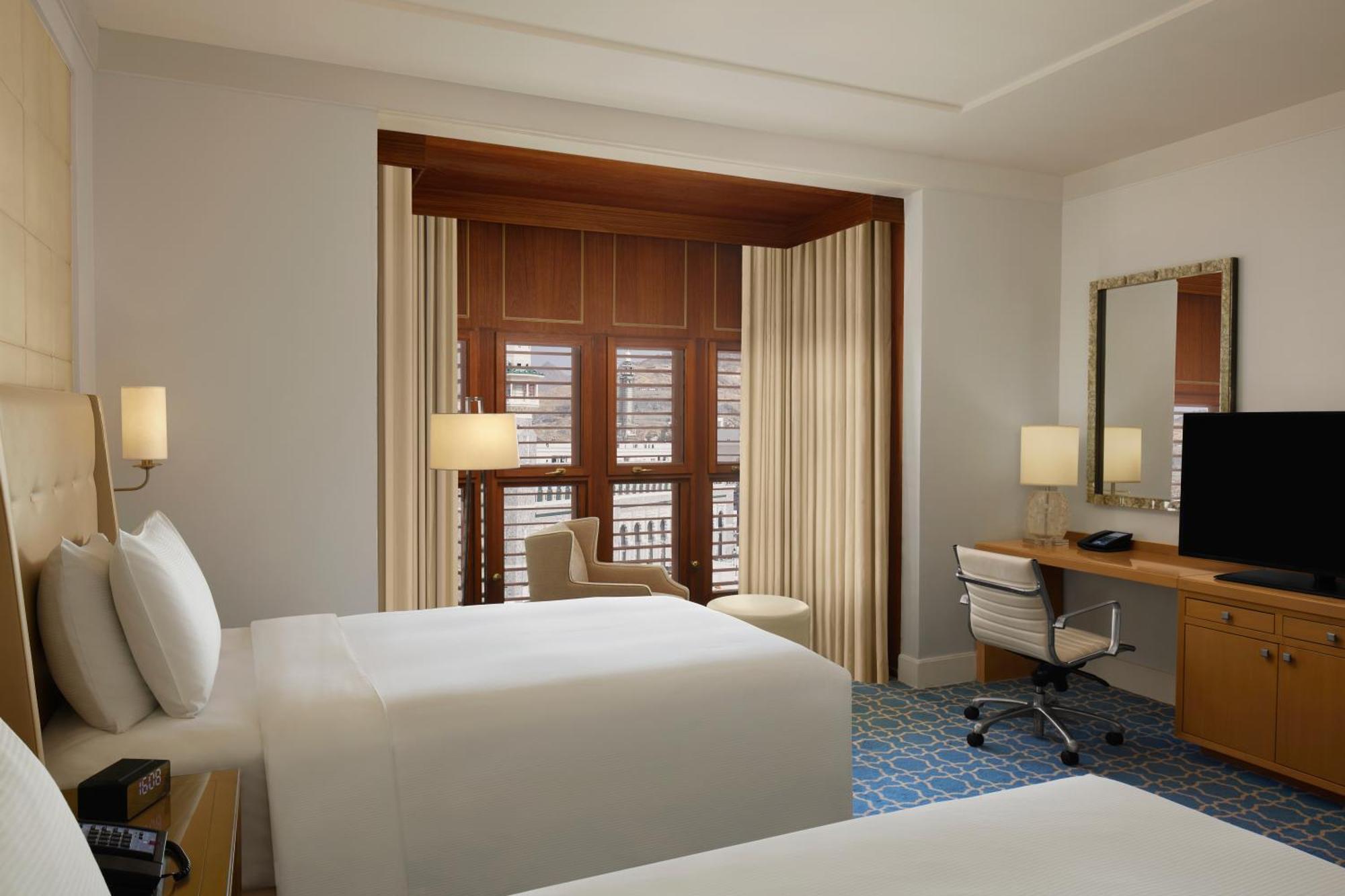 Hilton Hotel & Convention Jabal Omar Makkah Mekka Kültér fotó A guest room at the hotel