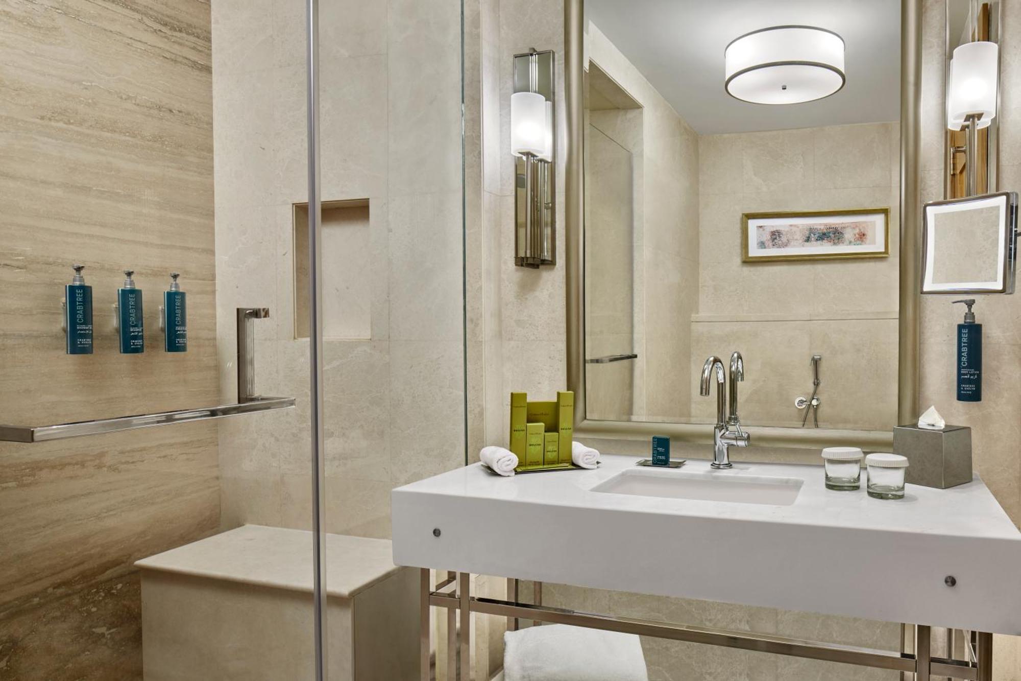 Hilton Hotel & Convention Jabal Omar Makkah Mekka Kültér fotó A bathroom at the hotel