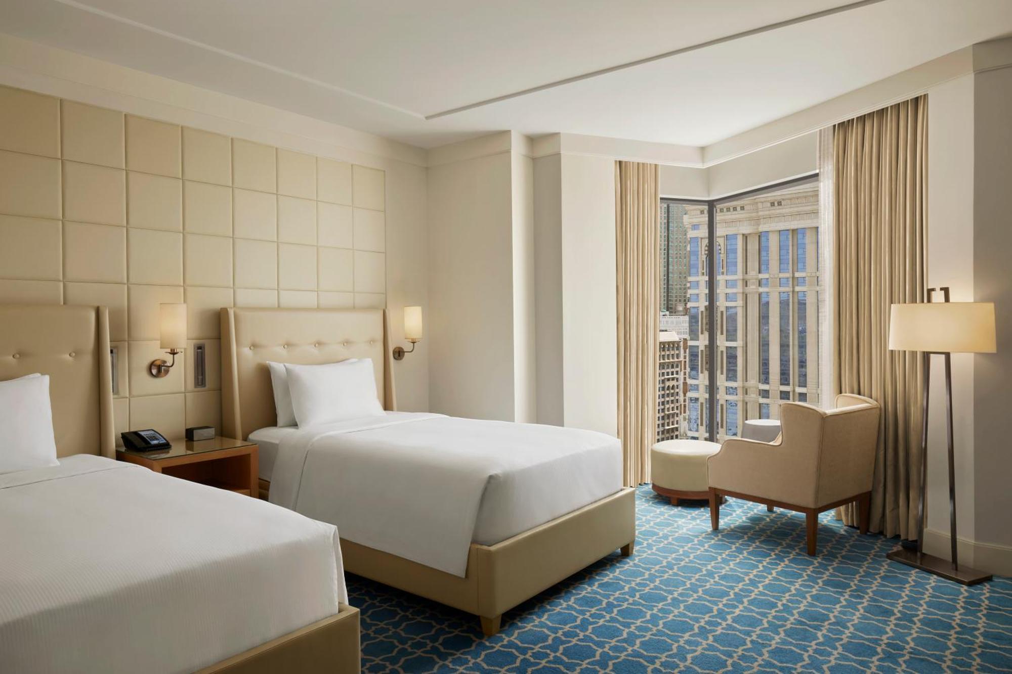 Hilton Hotel & Convention Jabal Omar Makkah Mekka Kültér fotó A guest room at the hotel
